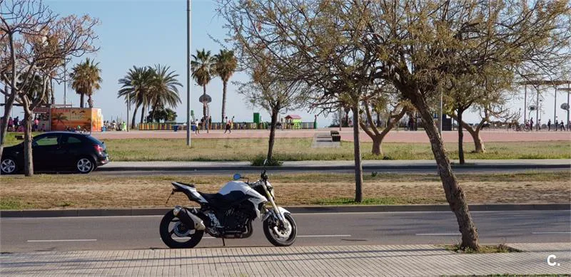 Suzuki GSR 750 – Vista 3