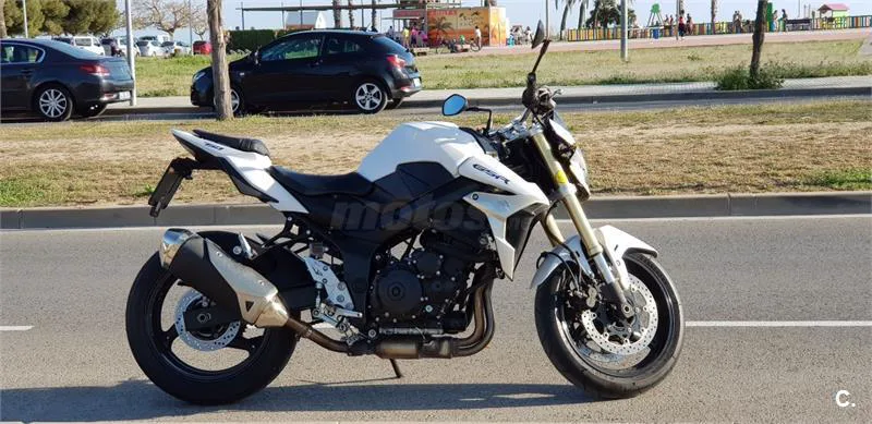 Suzuki GSR 750 – Vista 5