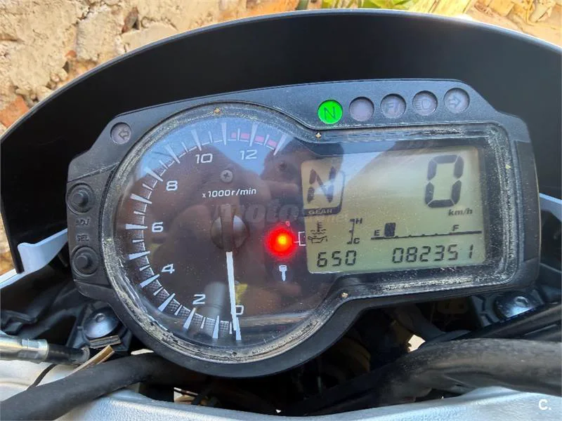 Suzuki GSR 750 – Vista 6