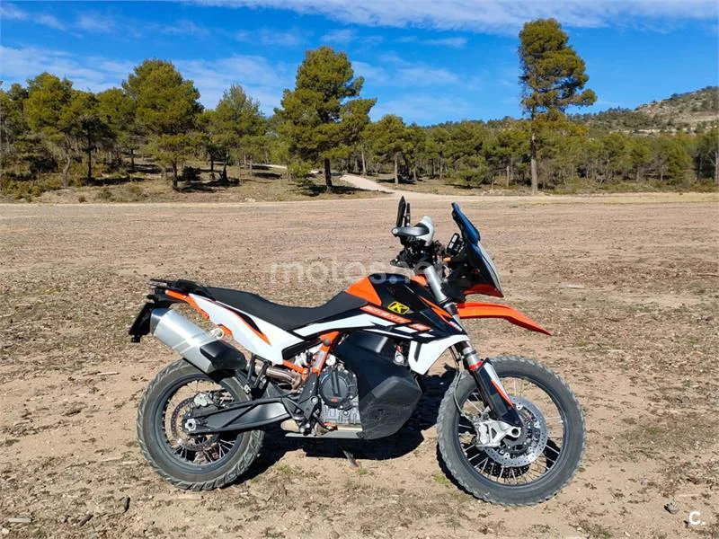 KTM 890 – Vista 2