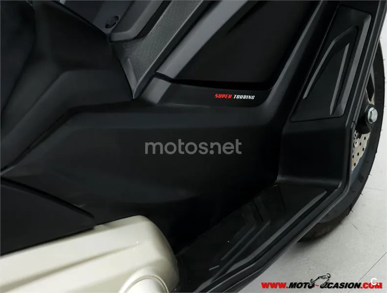 Kymco AK 550 – Vista 5