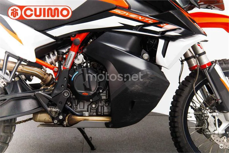 KTM 890 – Vista 13
