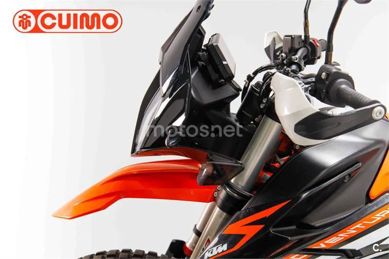 KTM 890 – Vista 20