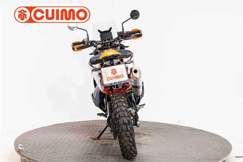 KTM 890 – Vista 11