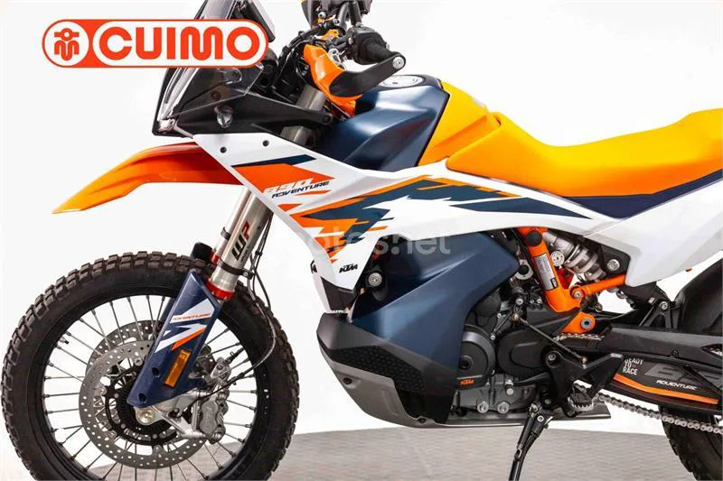 KTM 890 – Vista 17