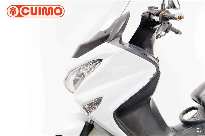 Suzuki Burgman 125 – Vista 20