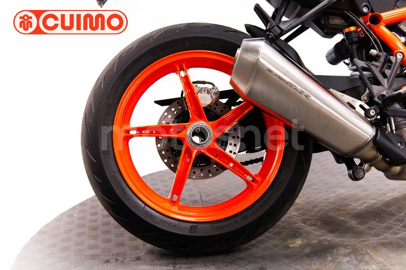 KTM 1290 Super Duke R – Vista 14