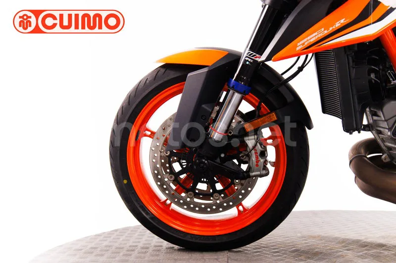 KTM 1290 Super Duke R – Vista 21