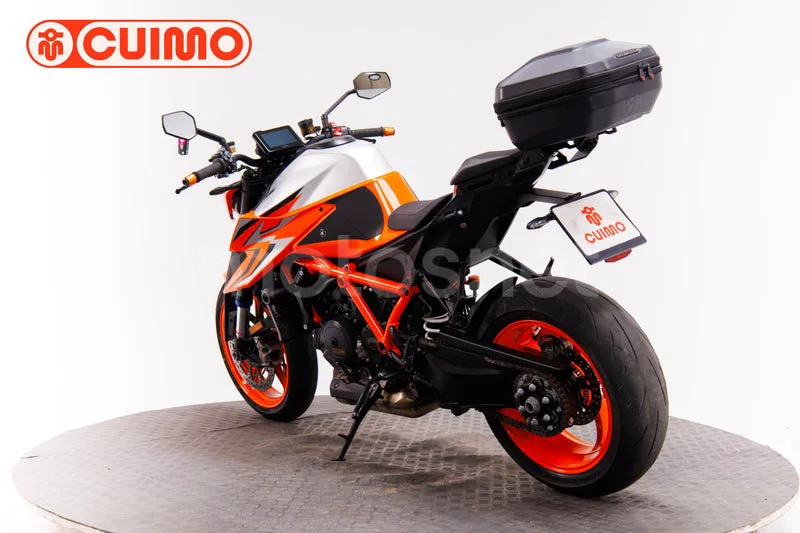 KTM 1290 Super Duke R – Vista 6