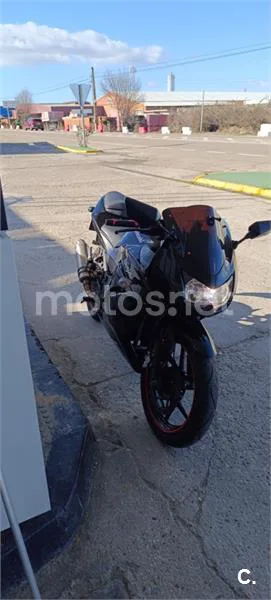 Kawasaki Ninja 250 R – Vista 3