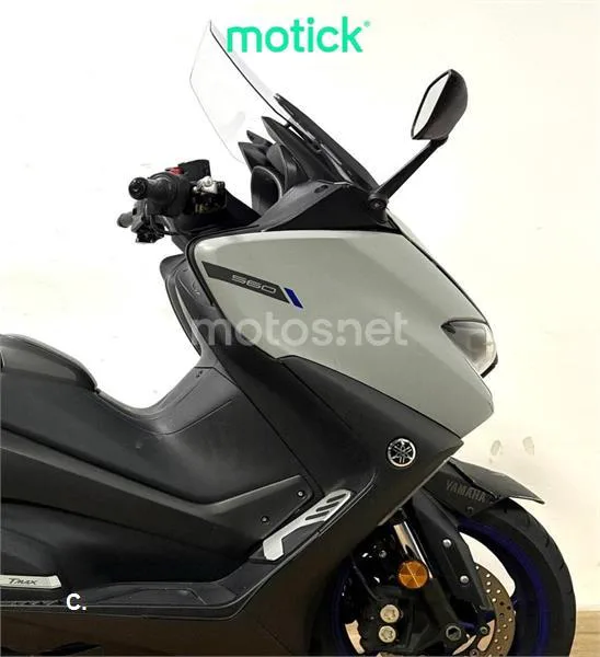 Yamaha TMAX 560 – Vista 3