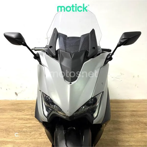 Yamaha TMAX 560 – Vista 8
