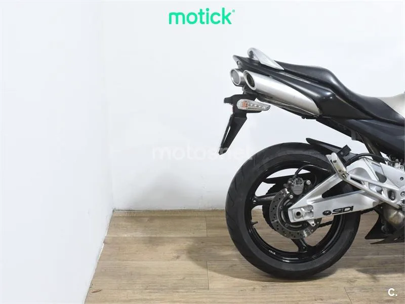 Suzuki GSR 600 – Vista 3