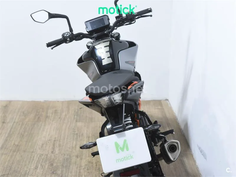 KTM 125 – Vista 6