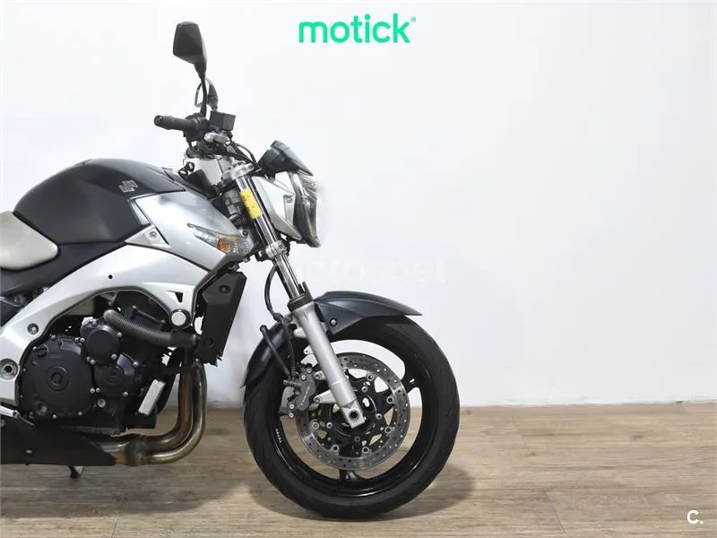 Suzuki GSR 600 – Vista 4