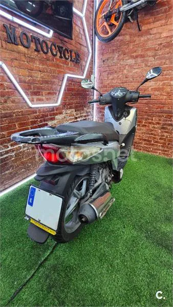 Honda SH125i - Vista 4