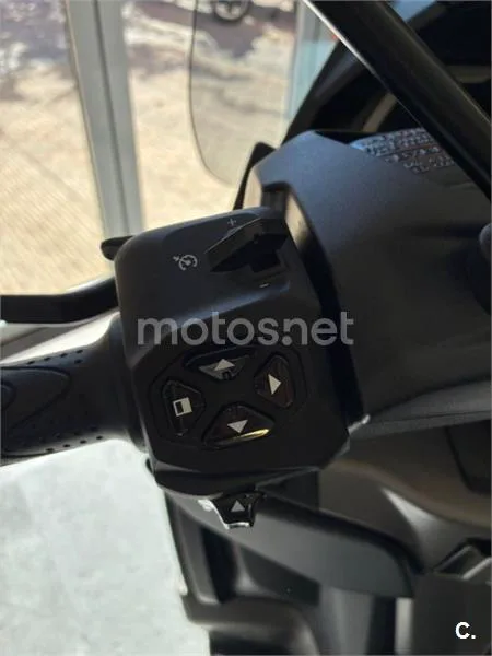 Piaggio MP3 530 Exclusive – Vista 5