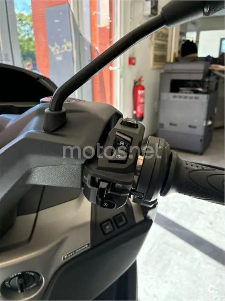 Piaggio MP3 530 Exclusive – Vista 6