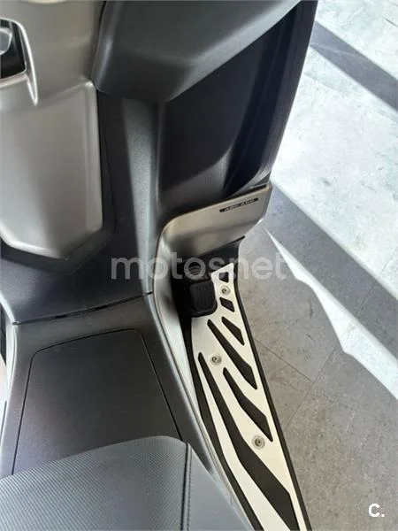 Piaggio MP3 530 Exclusive – Vista 7