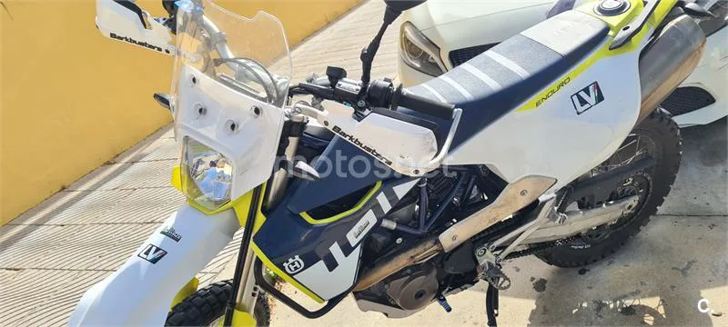 Husqvarna 701 Enduro – Vista 11