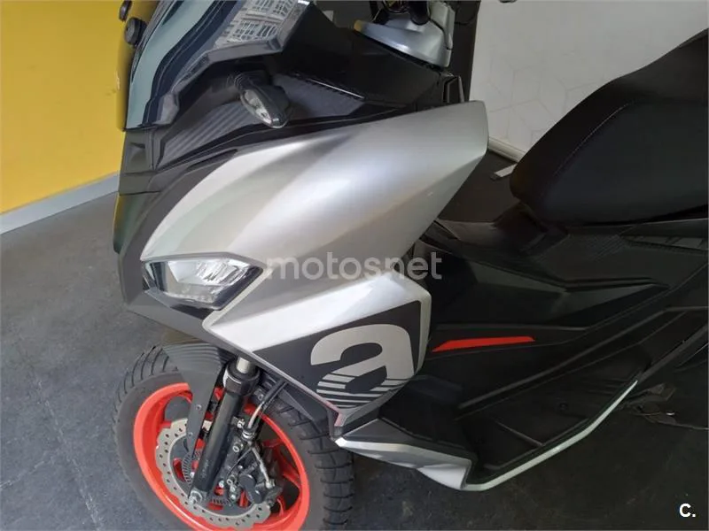 Aprilia SR GT 125 – Vista 15