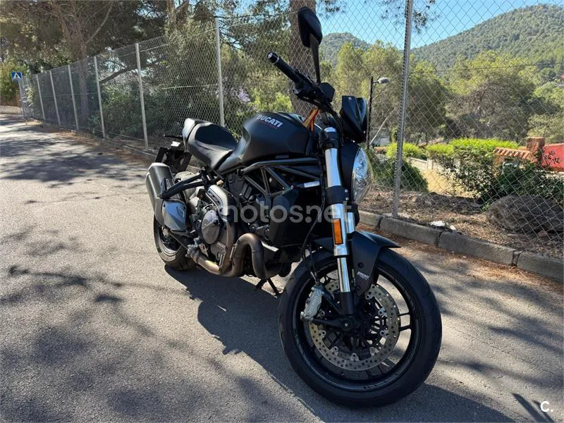 Ducati Monster 821 – Vista 3