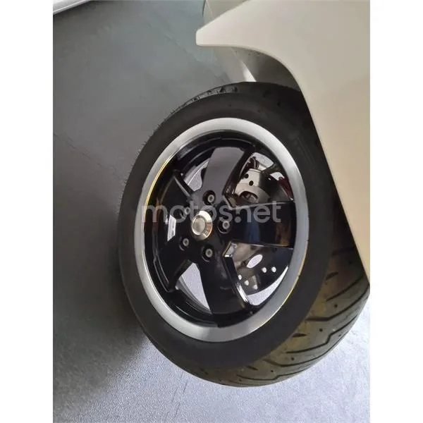 Vespa GTS Super 125 – Vista 12