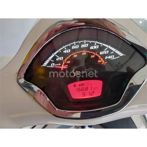 Vespa GTS Super 125 – Vista 7