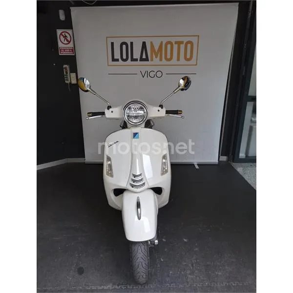 Vespa GTS Super 125 – Vista 8