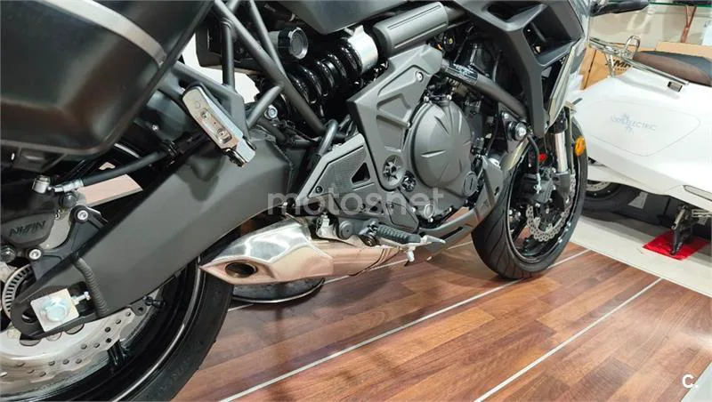 Kawasaki Versys – Vista 11