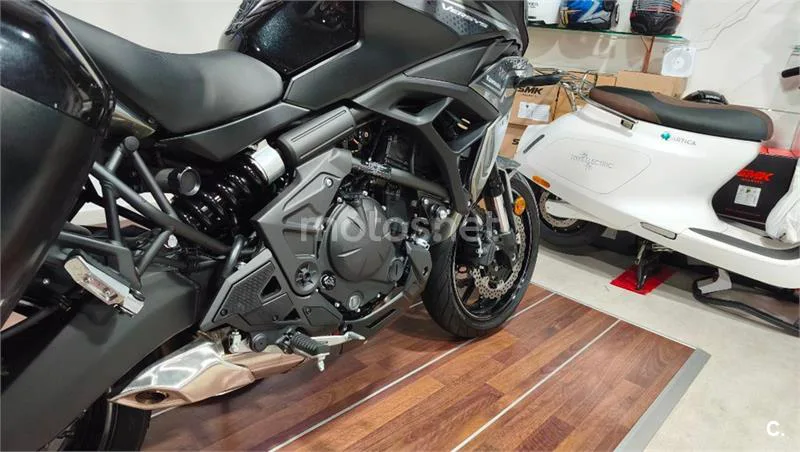 Kawasaki Versys – Vista 14
