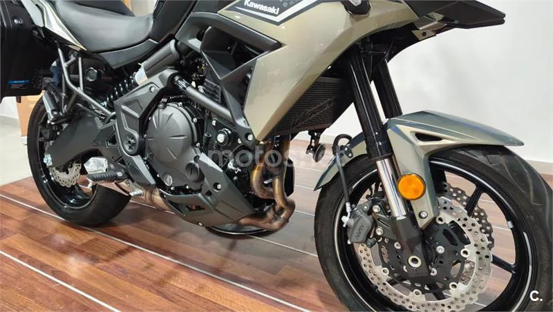 Kawasaki Versys – Vista 16