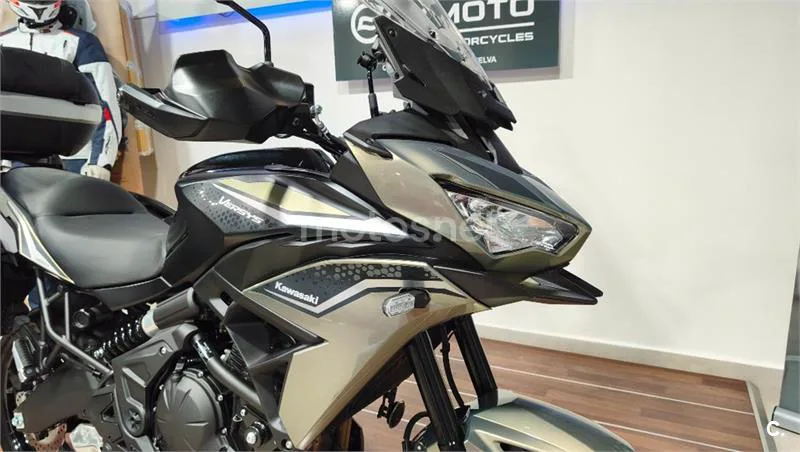Kawasaki Versys – Vista 17