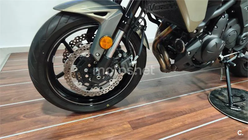 Kawasaki Versys – Vista 27