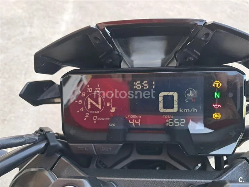Honda CBR 650 R – Vista 11