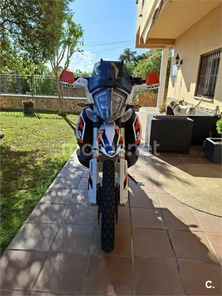 KTM 890 – Vista 4