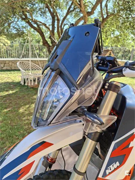 KTM 890 – Vista 6