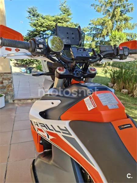 KTM 890 – Vista 7