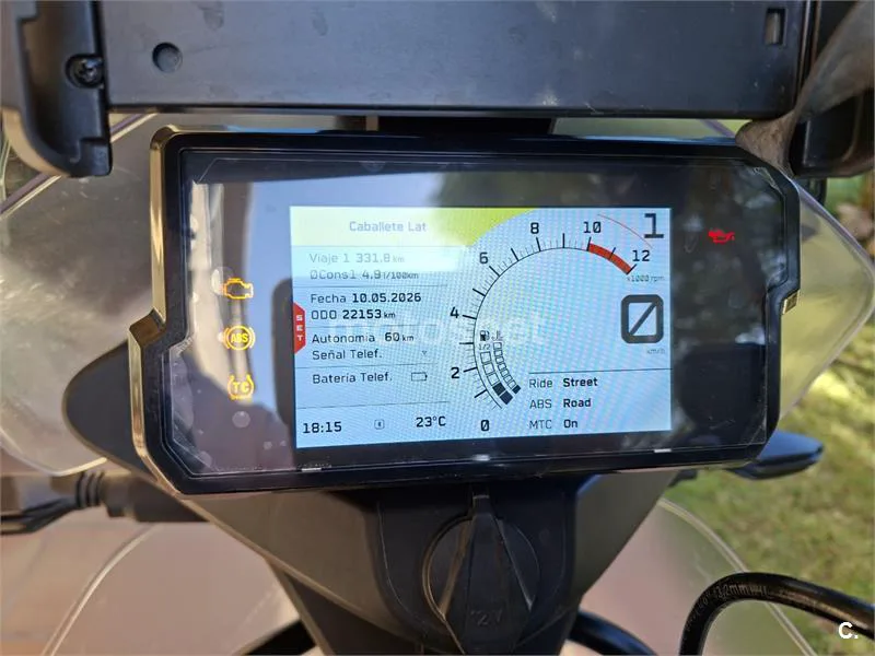 KTM 890 – Vista 9