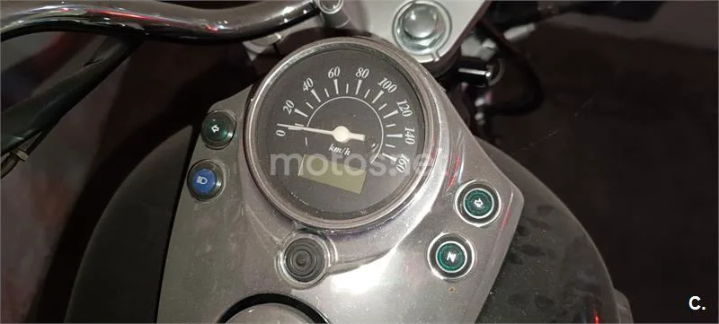 Suzuki Intruder 250 – Vista 2