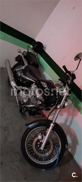 Suzuki Intruder 250 – Vista 5