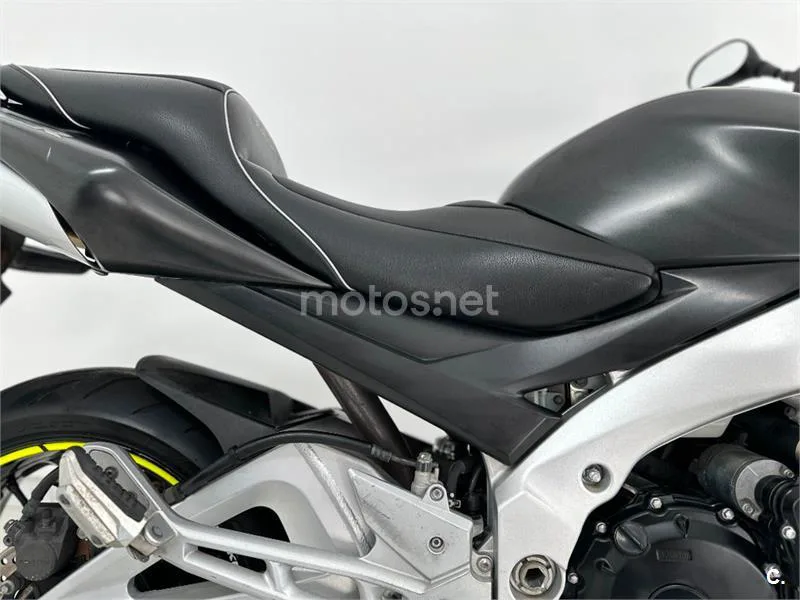 Suzuki GSR 600 – Vista 11