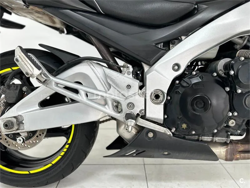 Suzuki GSR 600 – Vista 12