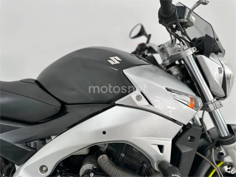 Suzuki GSR 600 – Vista 13