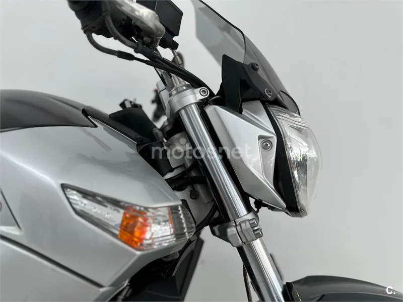 Suzuki GSR 600 – Vista 15