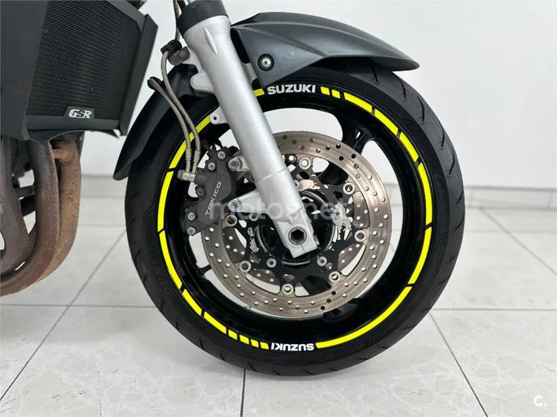 Suzuki GSR 600 – Vista 16