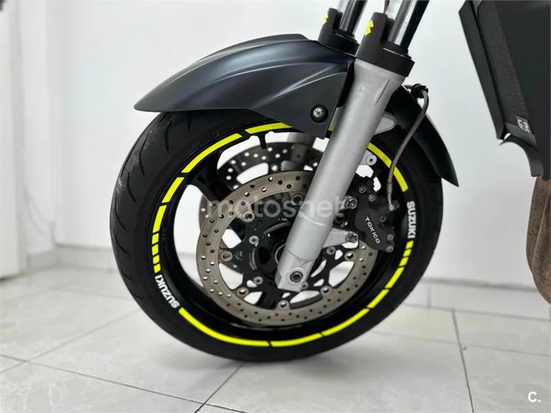 Suzuki GSR 600 – Vista 19