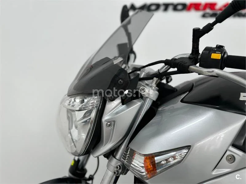 Suzuki GSR 600 – Vista 20