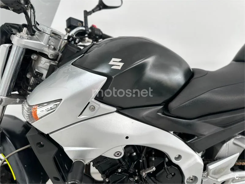 Suzuki GSR 600 – Vista 21