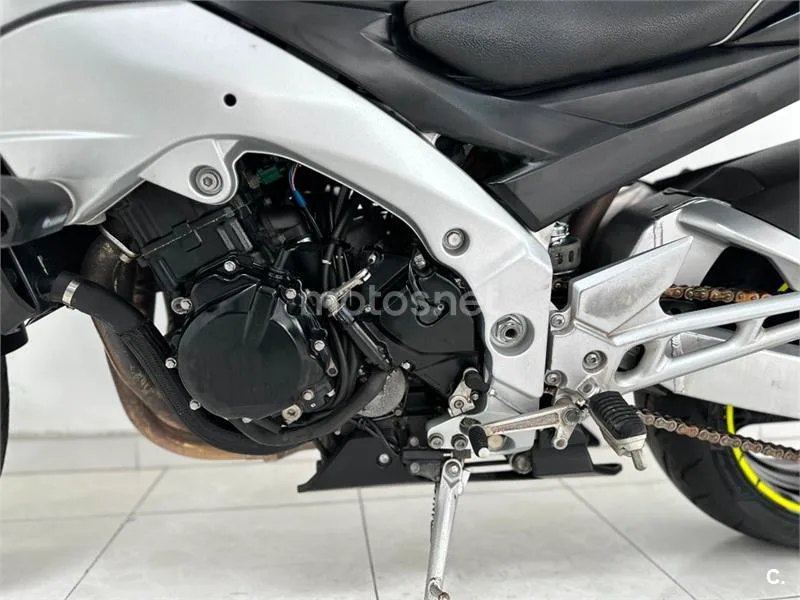 Suzuki GSR 600 – Vista 22